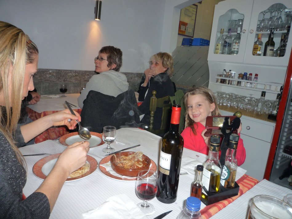 family_2012-02-13 19-43-50_portugal_pizzaria